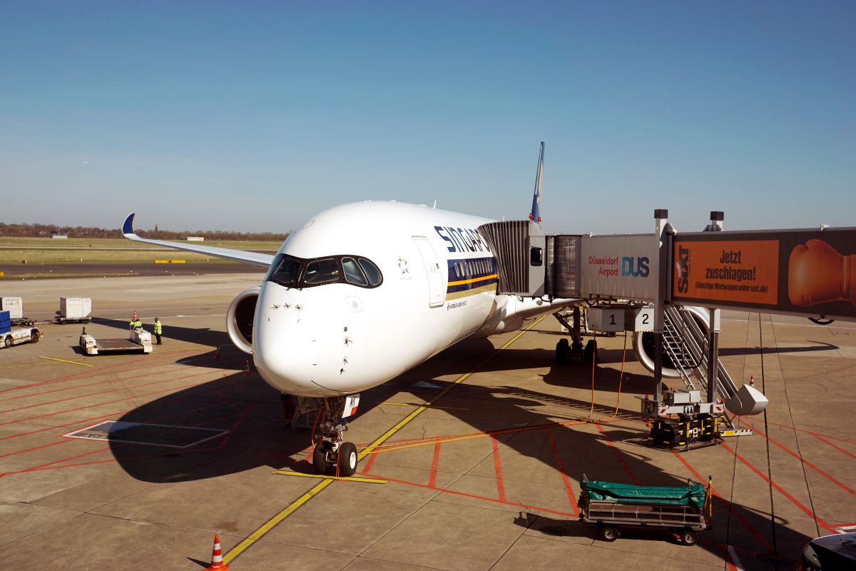 Airbus A350 der Singapore Airlines am Flughafen in Singapur