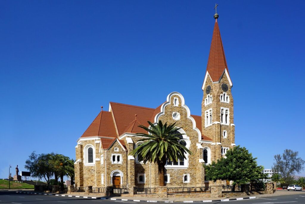 Entdecken Sie Windhoek – Die beeindruckende Kirche in Namibia bei Selbstfahrertour