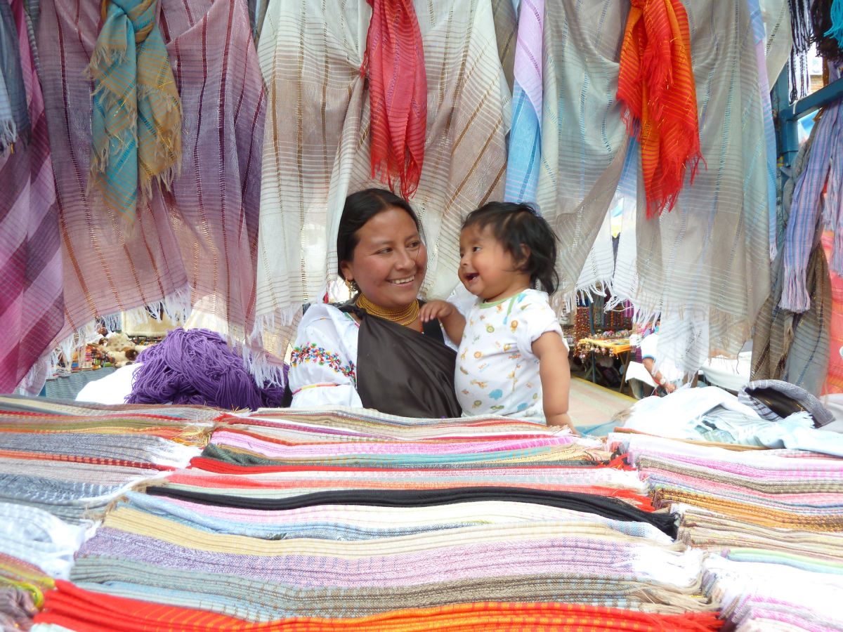 Markt in Otavalo: Farbe und Freude im Herzen Ecuadors