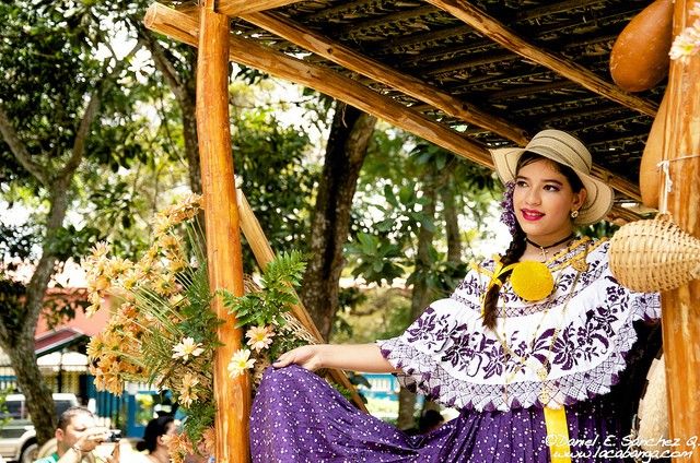 Traditionelle Panamakanische Kultur in Coclé: Die Schönheit der Pollera