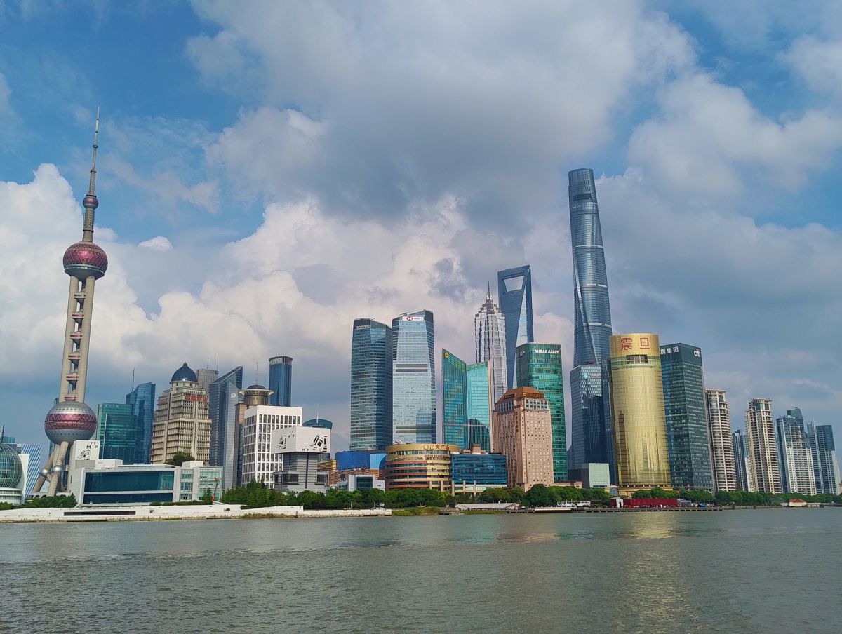 In Shanghai: Atemberaubender Blick auf die Skyline am Bund in China