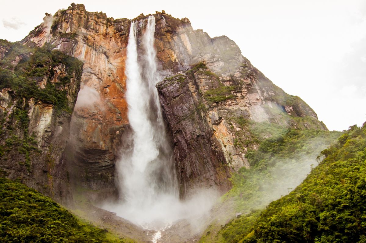Blick auf den Angel Fall im Canaima-Park, Venezuela – ein Naturwunder in Südamerika