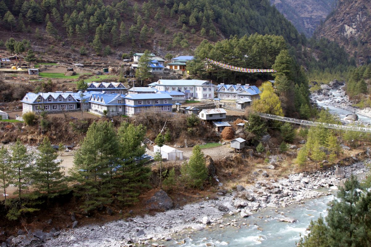 Entdecken Sie Phakding in Nepal: Naturerlebnisse am Fluss und in den Wäldern
