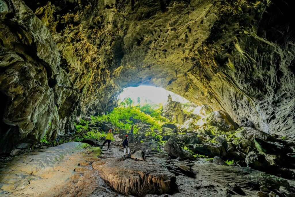 Natürlich in Bewegung – Höhlen, Reisterrassen und Halong-Bucht erleben