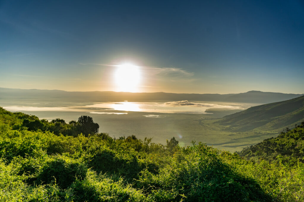 Ausblick Ngotongo Krater mit Sonne