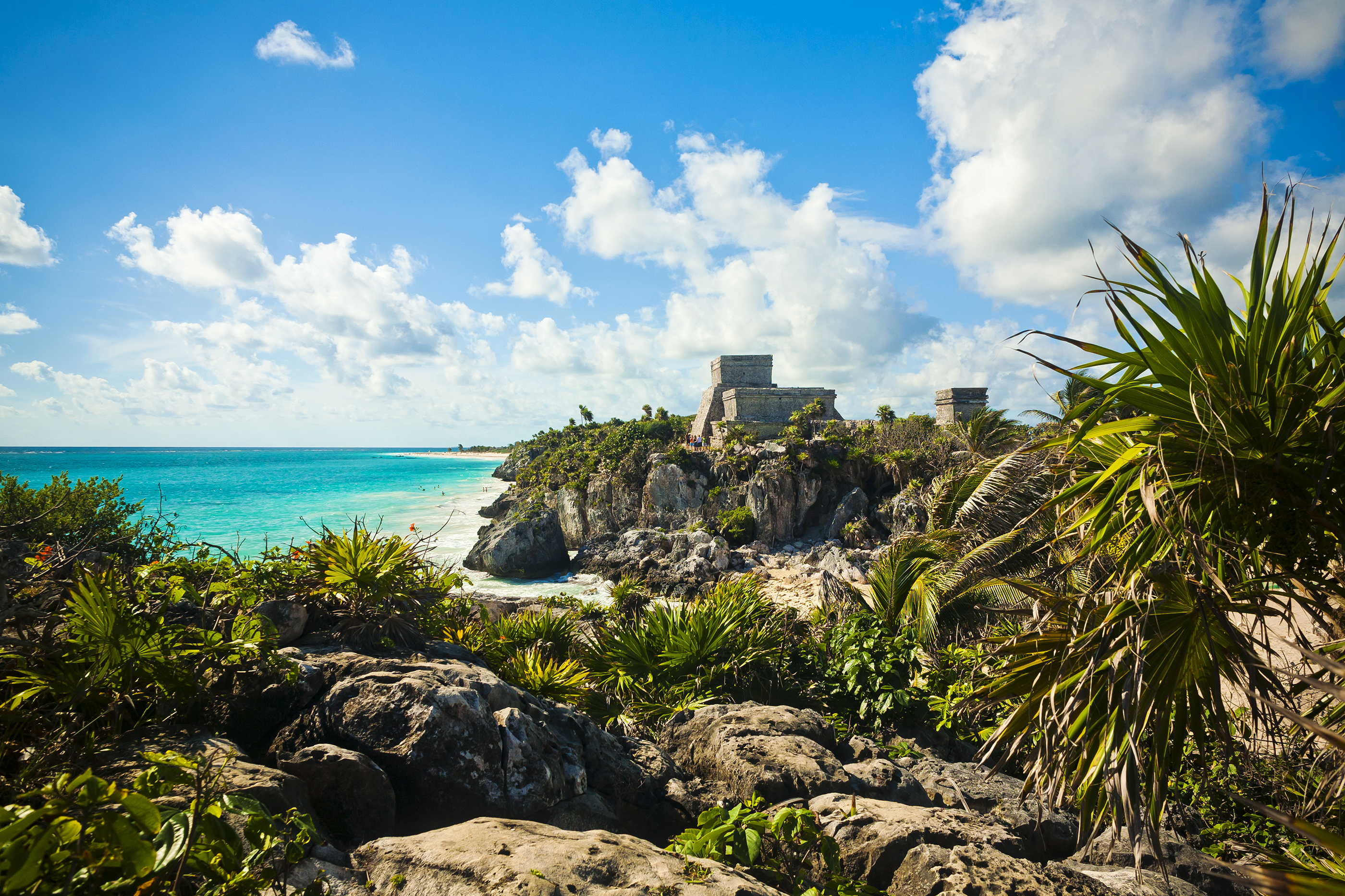Die Maya-Ruinen von Tulum mit Blick auf den Ozean