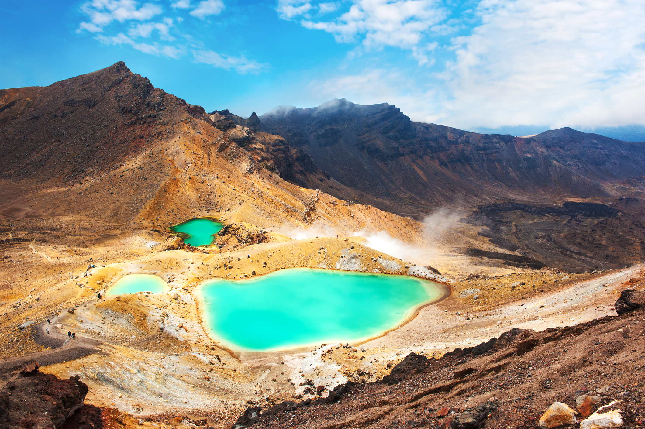 Blick auf die wunderschönen smaragdgrünen Seen am Tongariro Crossing Track im Tongariro-Nationalpark, Neuseeland.