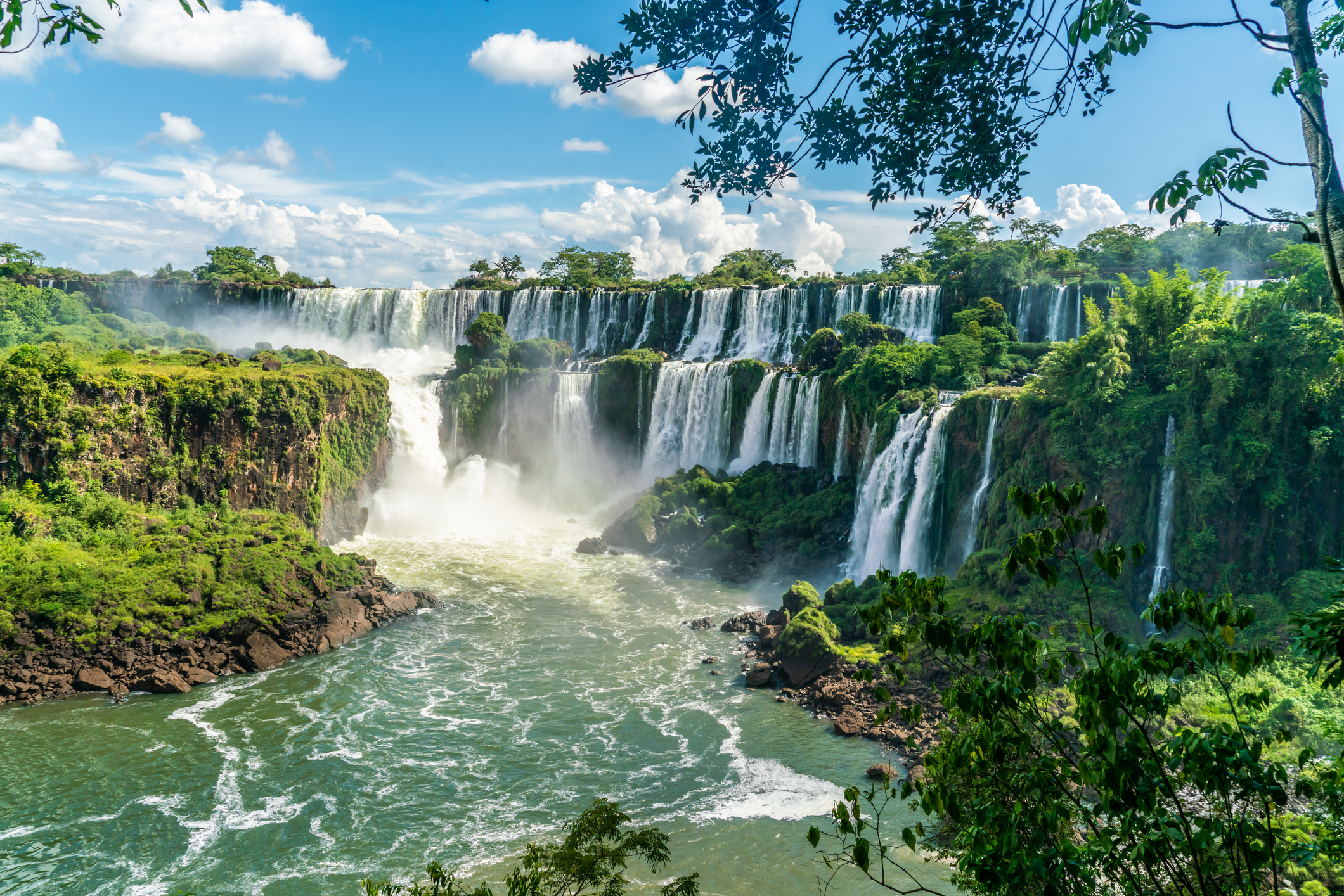 Ein Teil der Iguazu-Wasserfälle, gesehen vom argentinischen Nationalpark