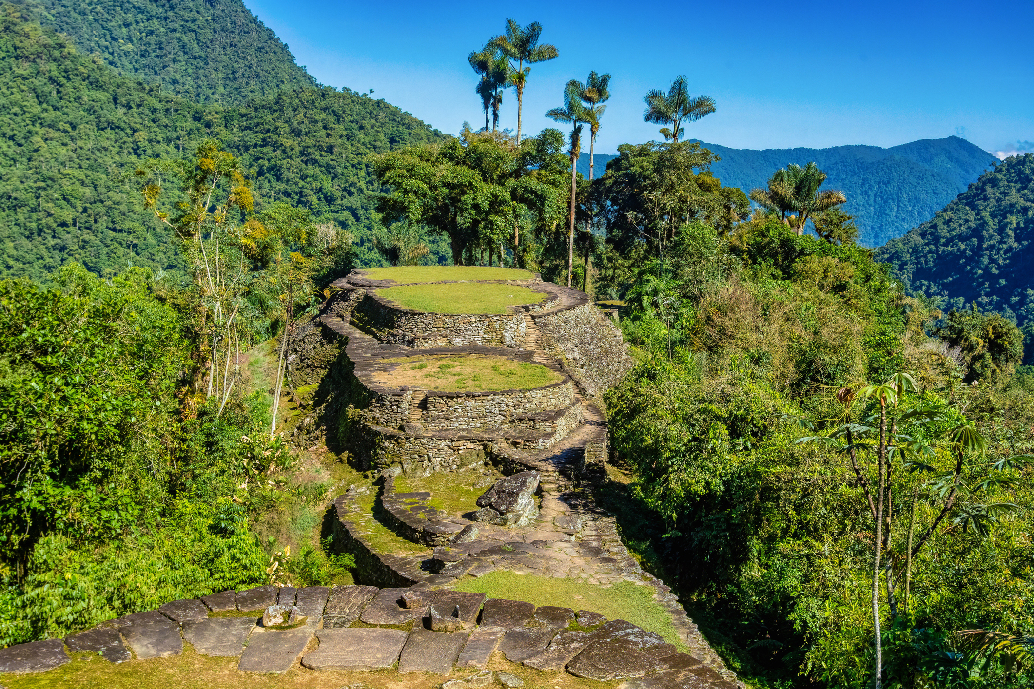 Verborgene Ruinen der Tayrona-Zivilisation, Ciudad Perdida, im Herzen des kolumbianischen Dschungels. Die verlorene Stadt Tayrona. Santa Marta, Sierra Nevada, kolumbianische Wildnis.