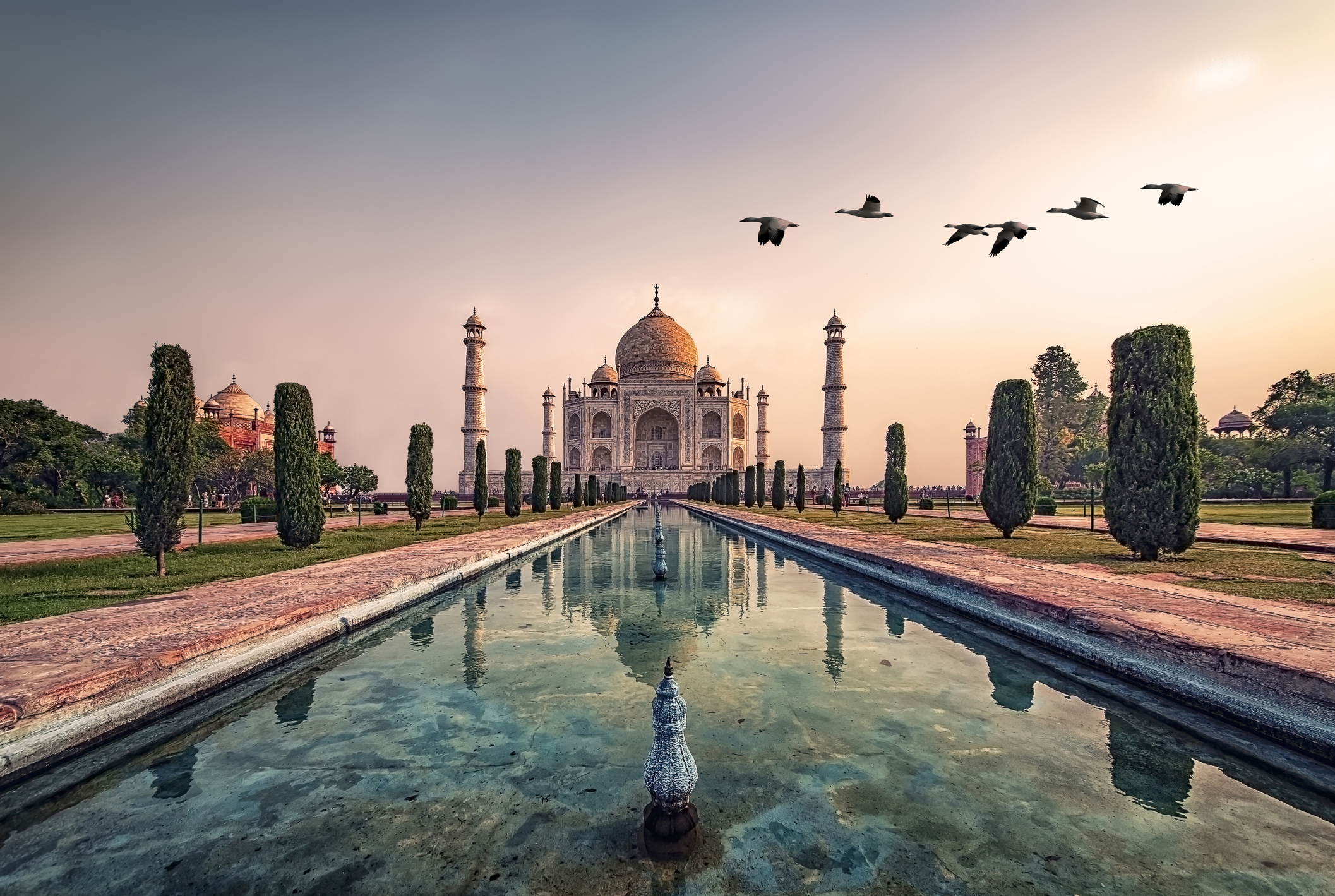 Taj Mahal im Licht der aufgehenden Sonne, Agra, Indien
