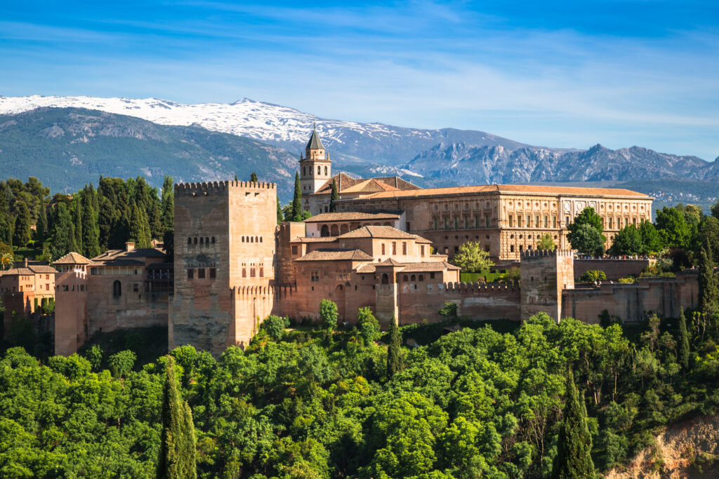 Blick auf die berühmte Alhambra in Granada, Spanien.