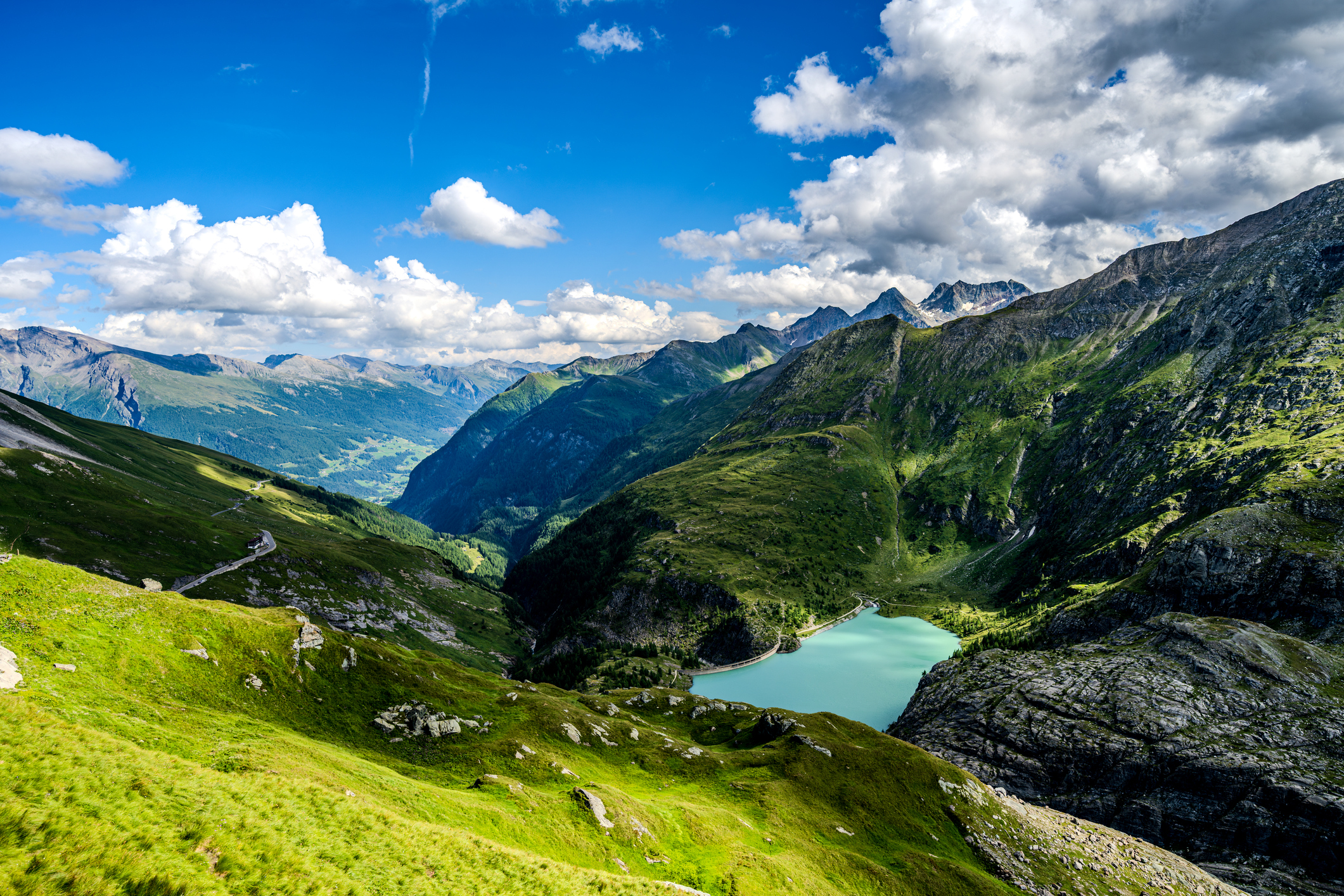 Eine sehr schöne Aussicht vom Großglockner im Hohe Tauern Nationalpark in Österreich