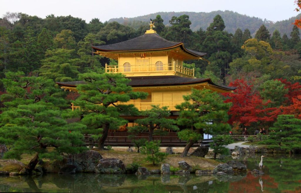 Kinkakuji-Tempel in Kyoto, Japan – ein entspanntes Reiseziel in der asiatischen Kultur