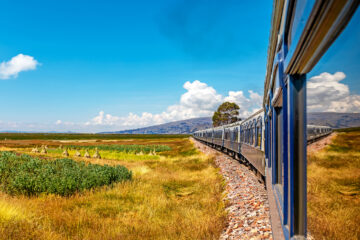 Landschaft entlang der Zugstrecke von Arequipa nach Cusco. Peru.