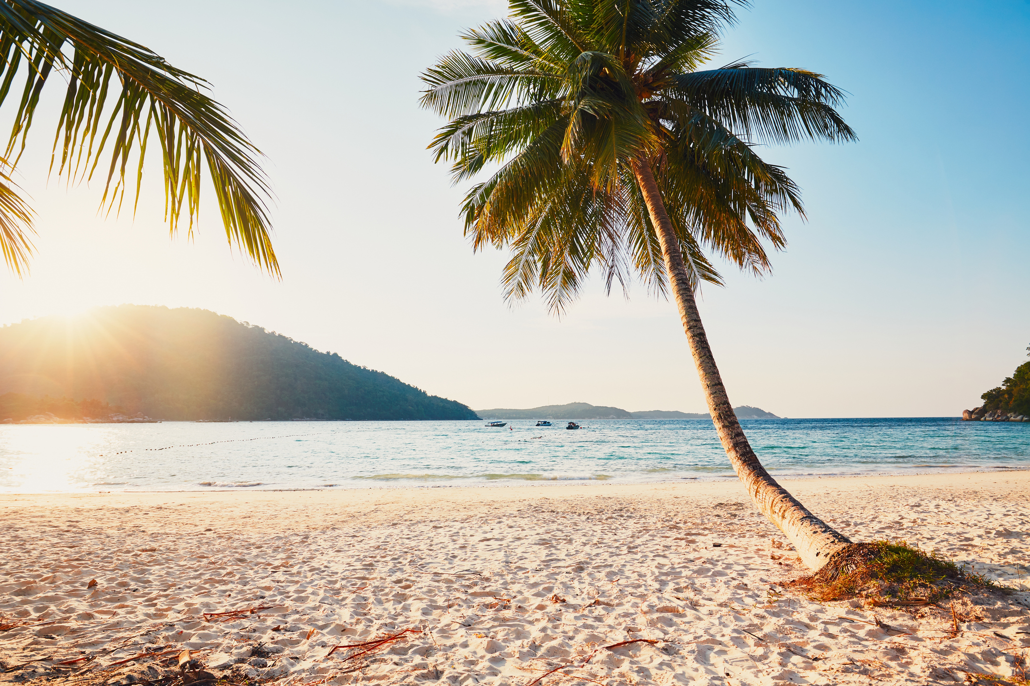 Tropischer Strand auf den Perhentian-Inseln in Malaysia