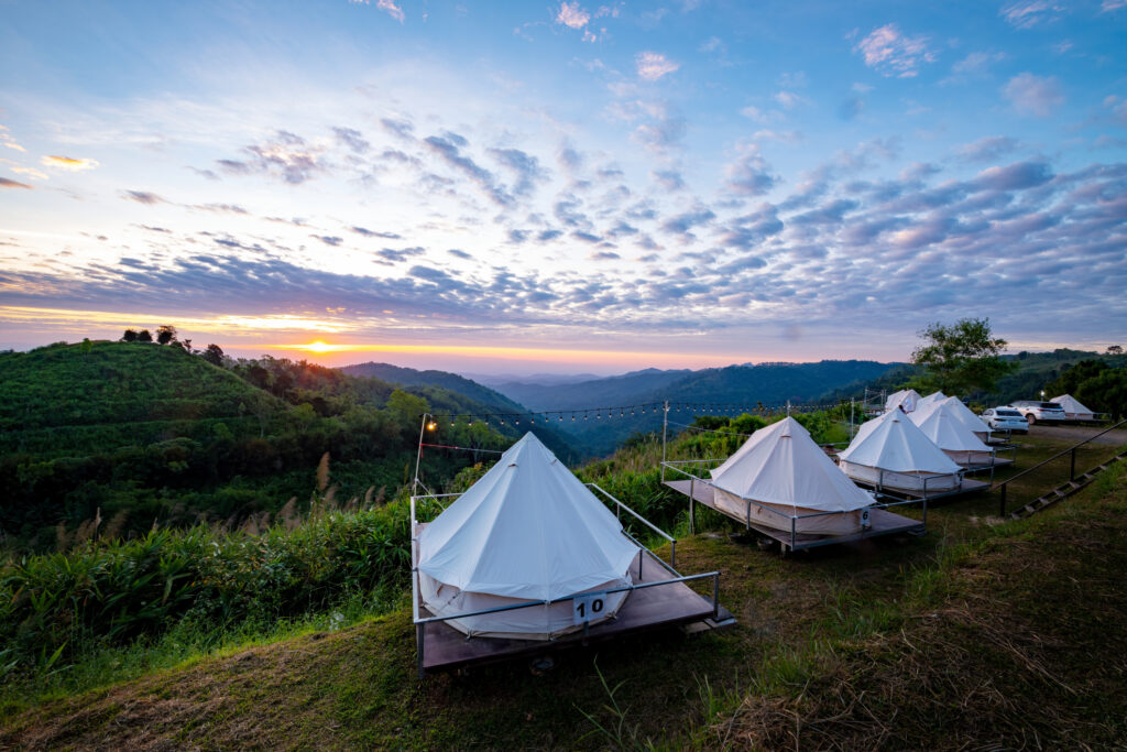 Glamping Zelte in der Thailändischen Landschaft