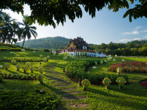Tempel mit Gartenanlage in Thailand