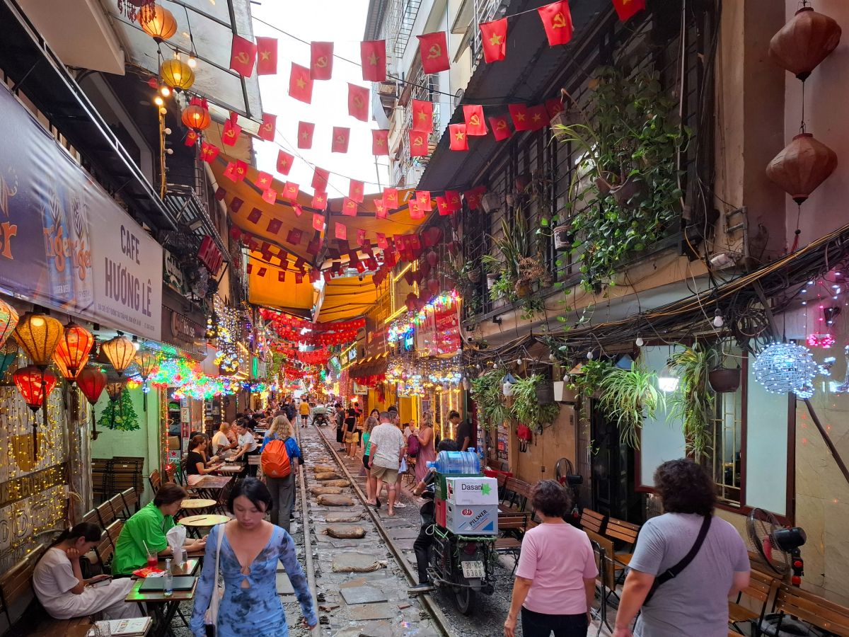 Train Street in Hanoi: Buntes Treiben und Lokalkultur in der Stadt Vietnam