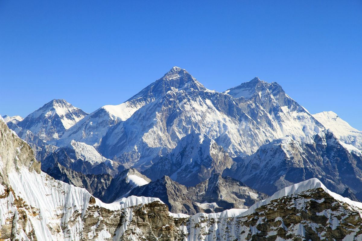 Blick auf Mount Everest und Himalaya-Gipfel in Nepal