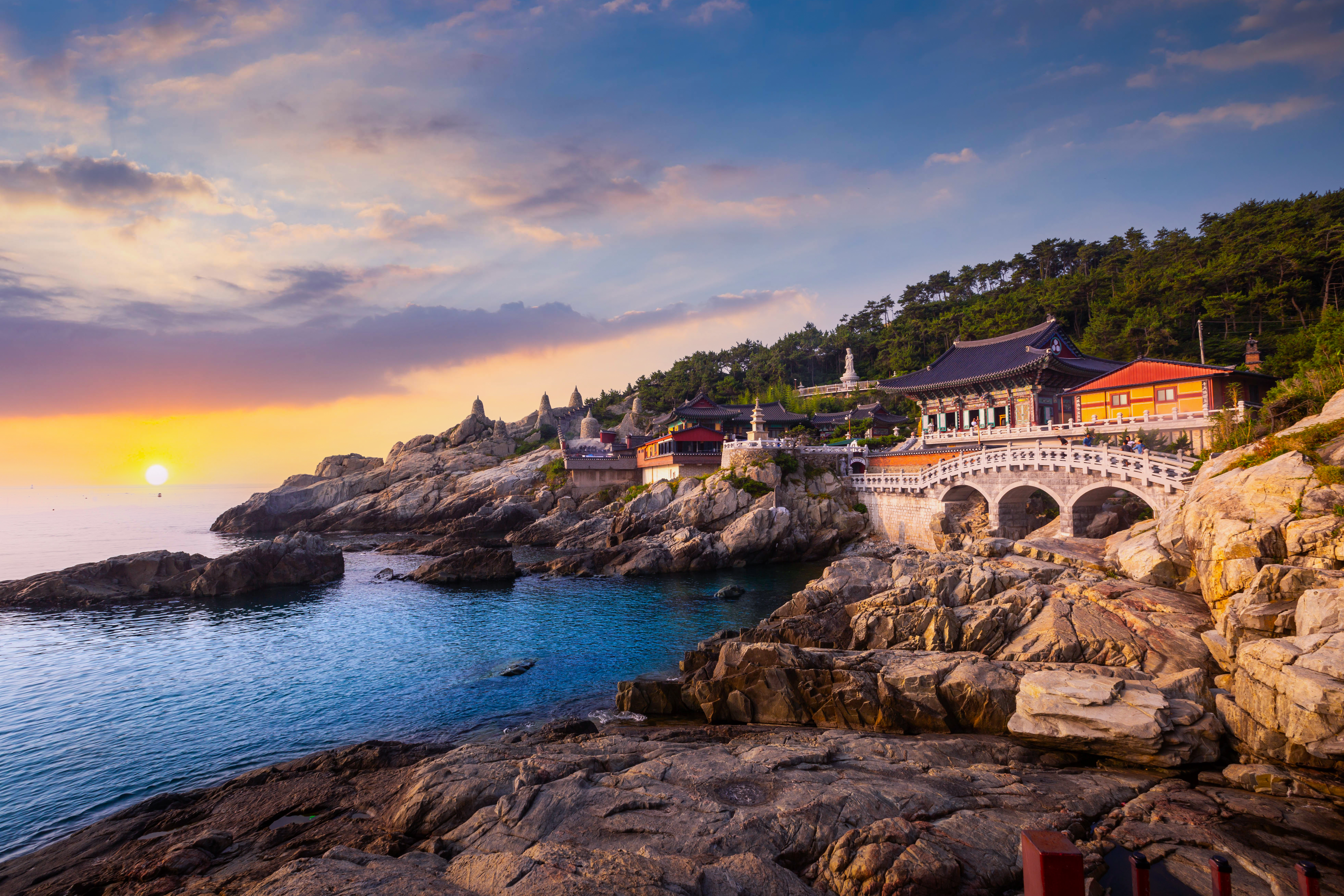 Haedong-Yonggungsa-Tempel an der Küste von Busan