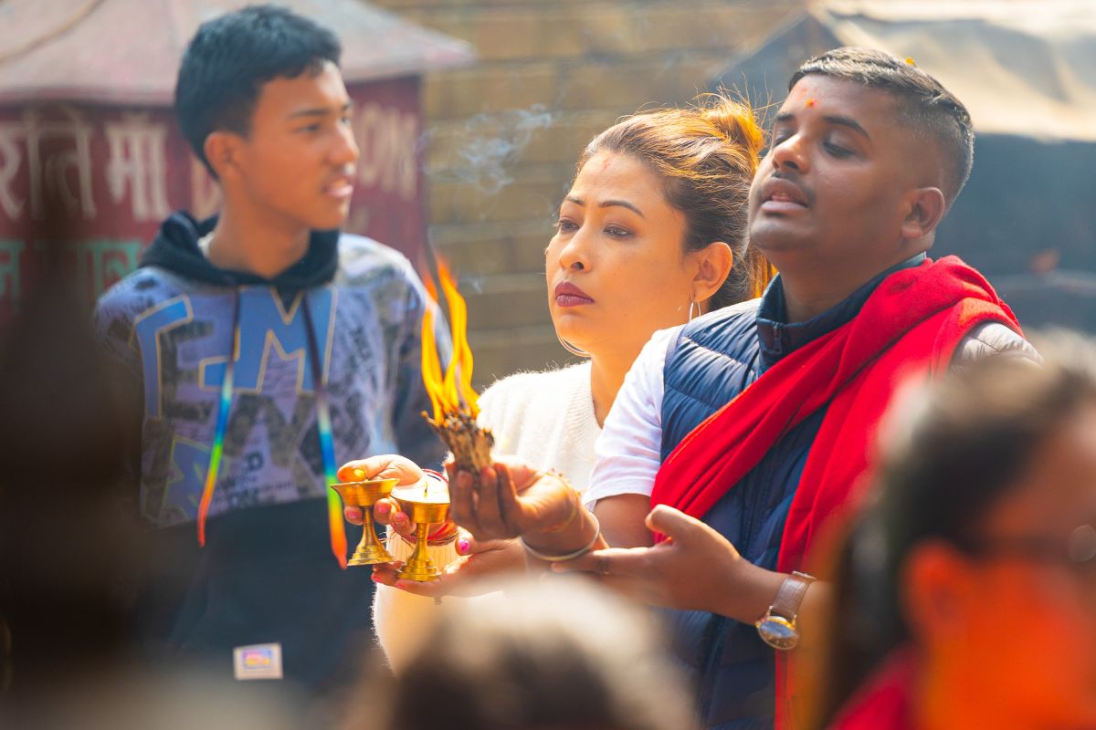 Rituelles Opferlicht am Swayambhunath-Tempel in Kathmandu, Nepal