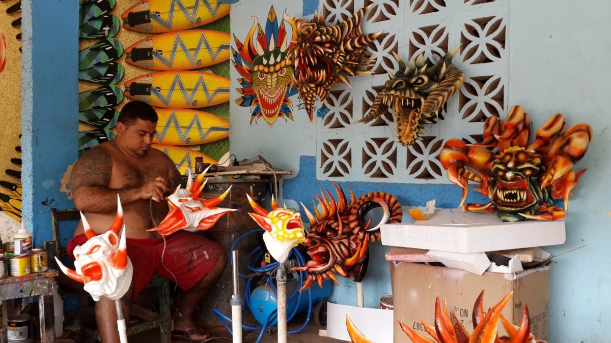 Maskenbildner in Panama: Kreative Kunstfertigkeit in Zentralamerika
