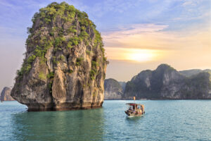 Sonnenuntergang über der Halong-Bucht