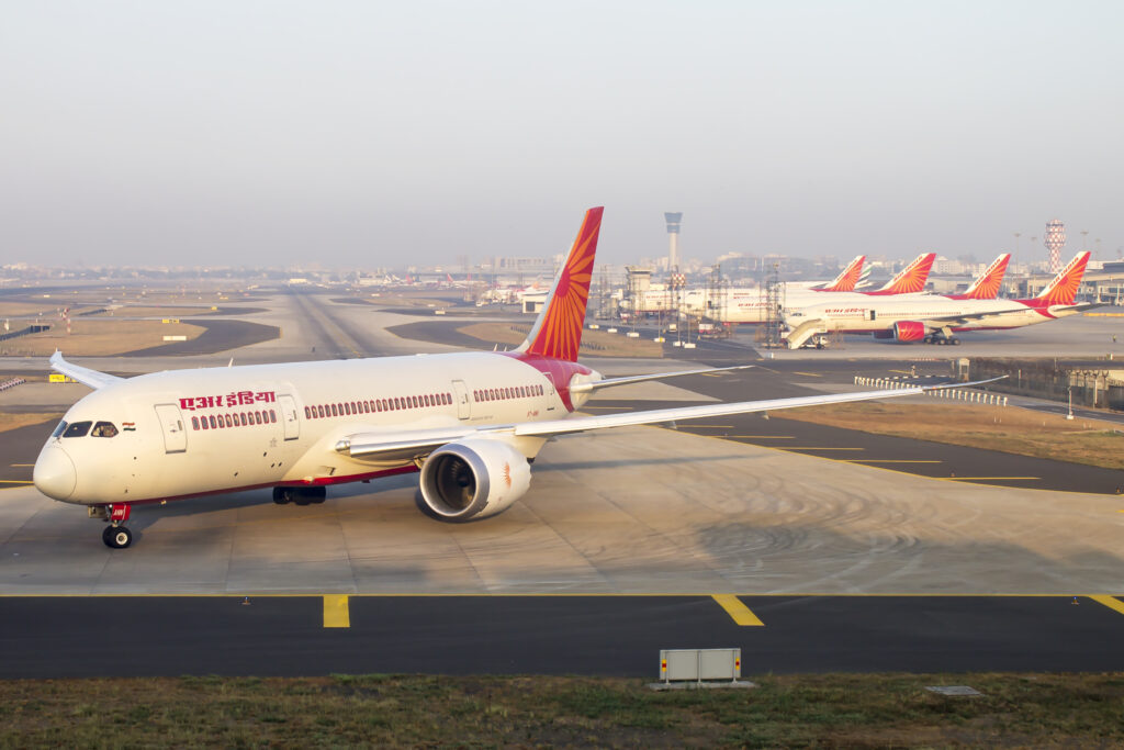 Flotte von Air India-Flugzeugen am Flughafen Mumbai