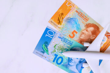Neuseeland Cash und ein Plastikflugzeug