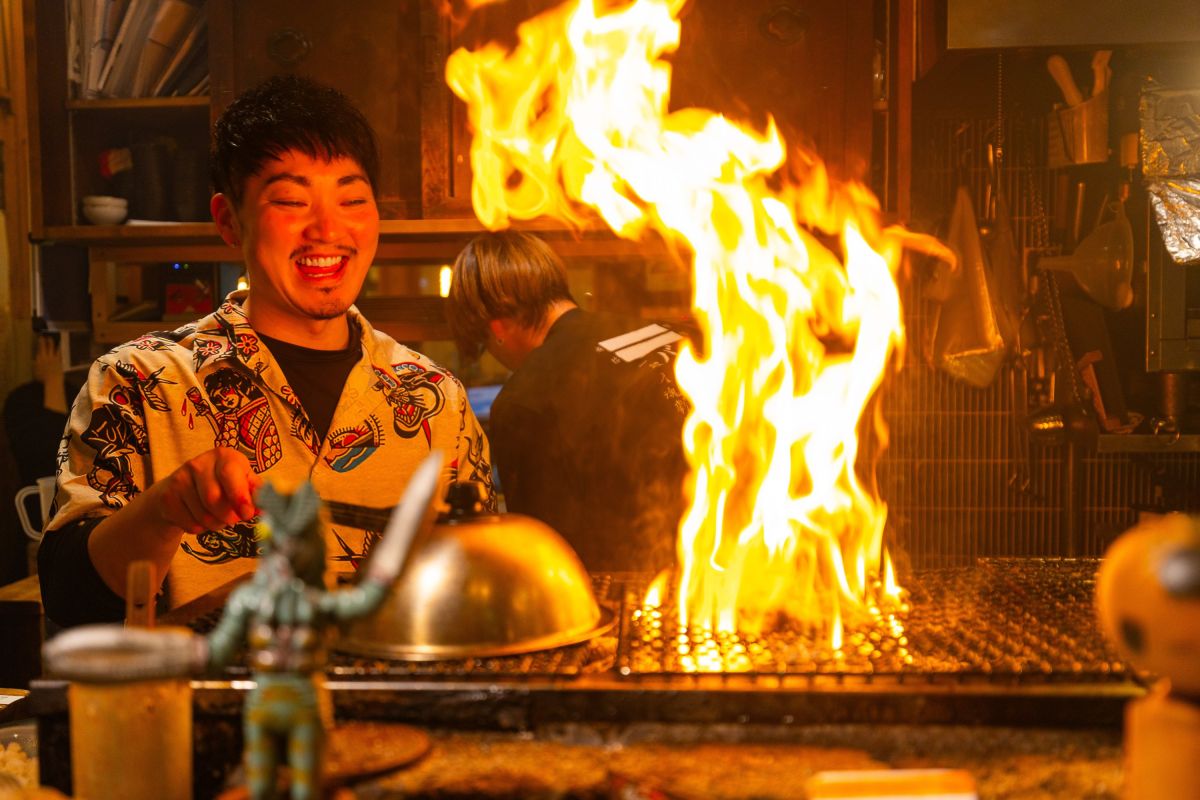 Japanische Grillkunst in Hiroshima, Japan