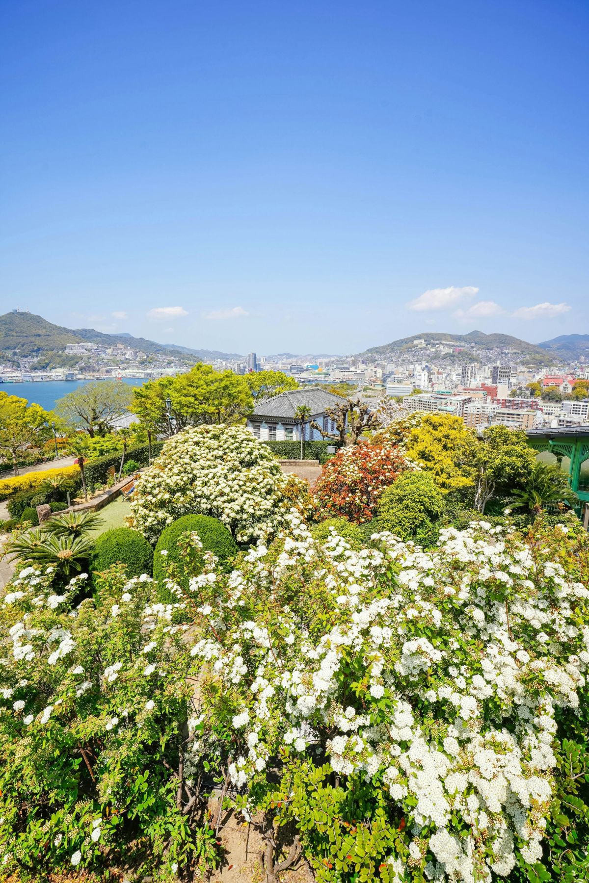 Spaziergang durch den farbenfrohen Glover Garden in Nagasaki, Japan