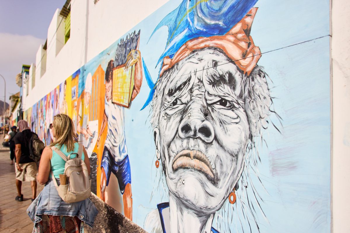 Street Art mit Porträt in Mindelo auf São Vicente, Kapverden