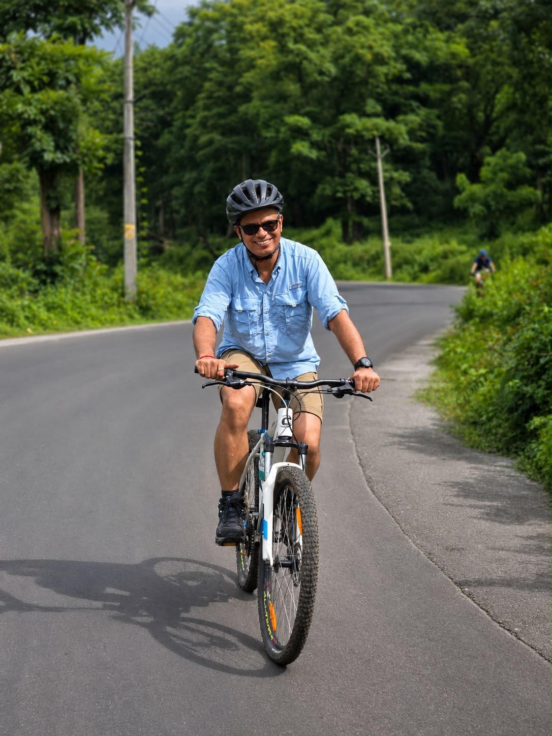 Radfahren durch grüne Landschaften in Wayanad Kerala