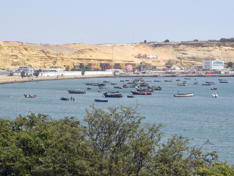 Küste bei Namibe in Angola