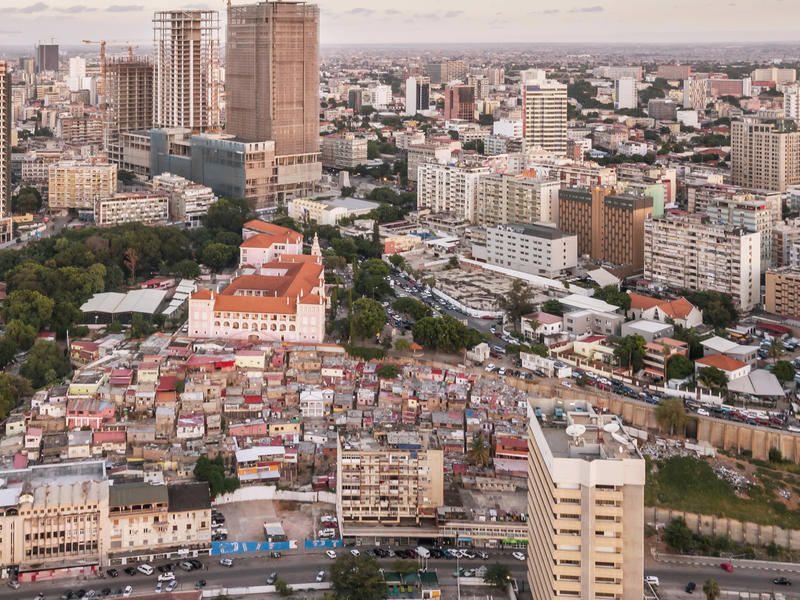 Namibe und Luanda in Angola