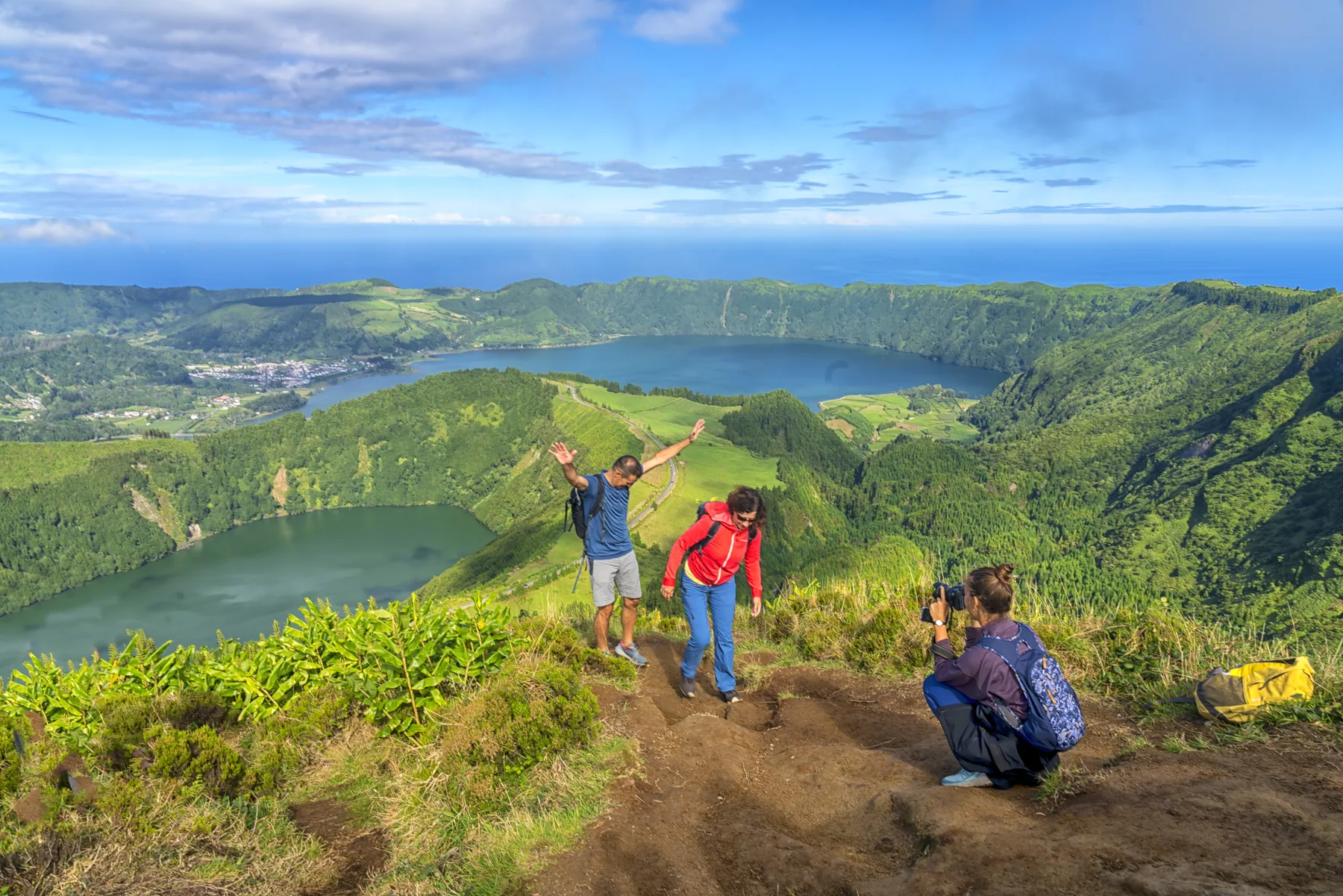Wandergruppe an der Caldera auf São Miguel auf den Azoren