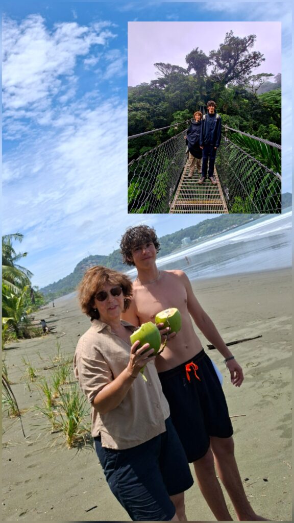 Mutter und Sohn mit Kokosnüssen am Strand von Costa Rica und auf einer Hängebrücke im Regenwald